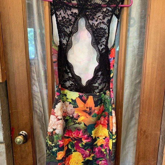 Form fitting Colourful Dress Garden Girl - Picture 4 of 5